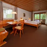 Seehotel Weissensee ホテル